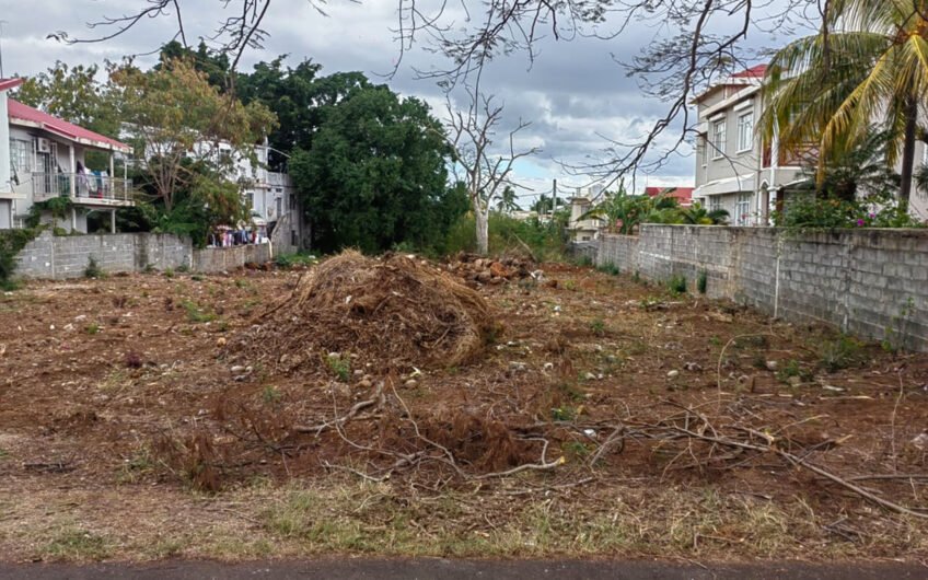 For sale residential plot of land of 25 Perches at Avenue Bounty, Albion.