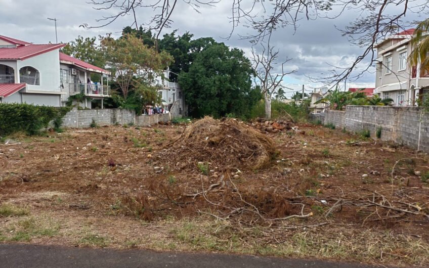 For sale residential plot of land of 25 Perches at Avenue Bounty, Albion.