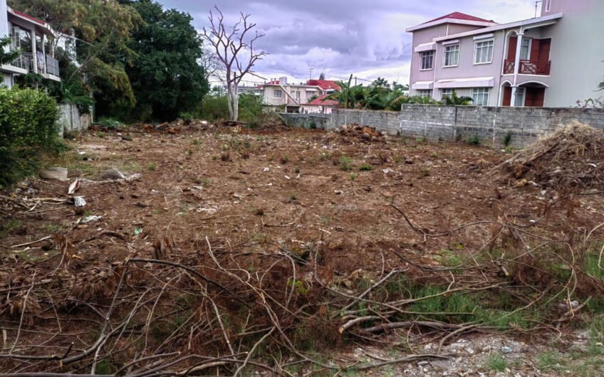 For sale residential plot of land of 25 Perches at Avenue Bounty, Albion.