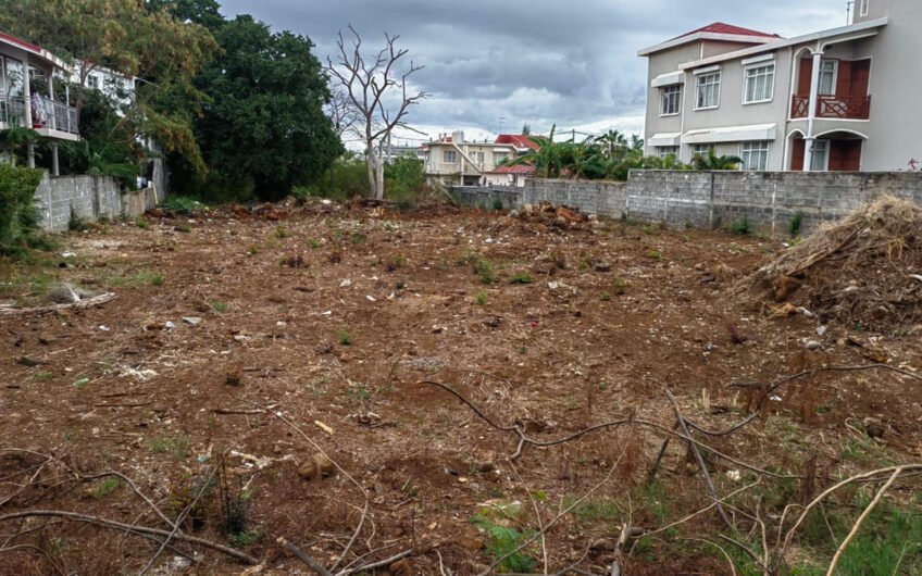 For sale residential plot of land of 25 Perches at Avenue Bounty, Albion.