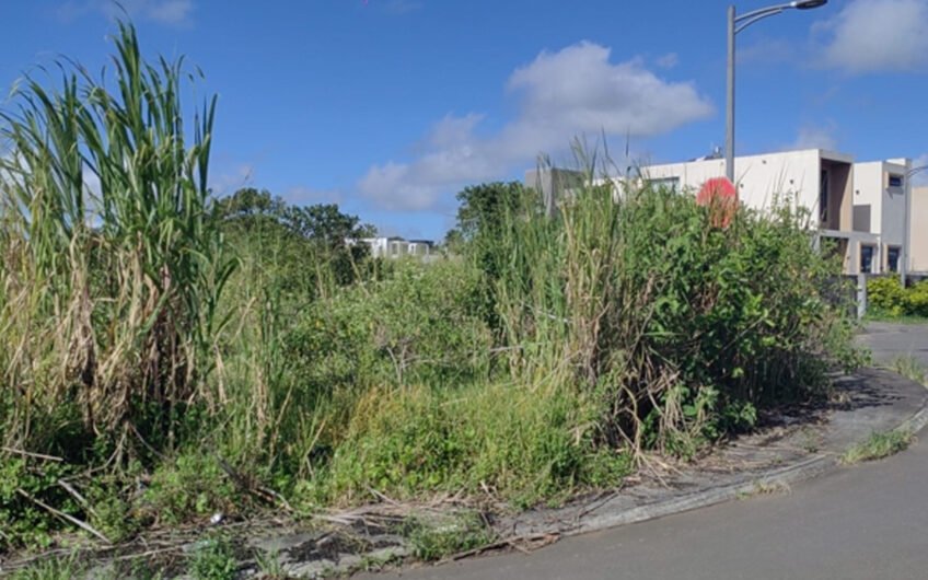 For sale nice residential land at Morcellement Highland Rose.