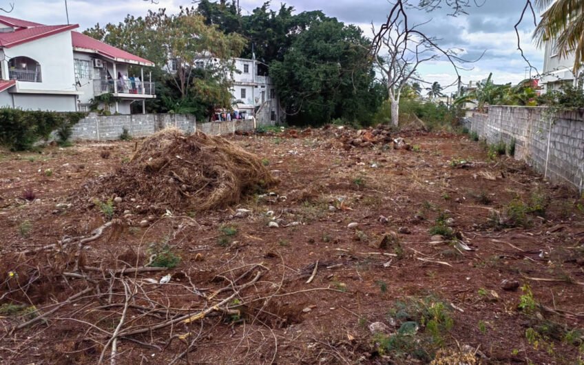 For sale residential plot of land of 25 Perches at Avenue Bounty, Albion.