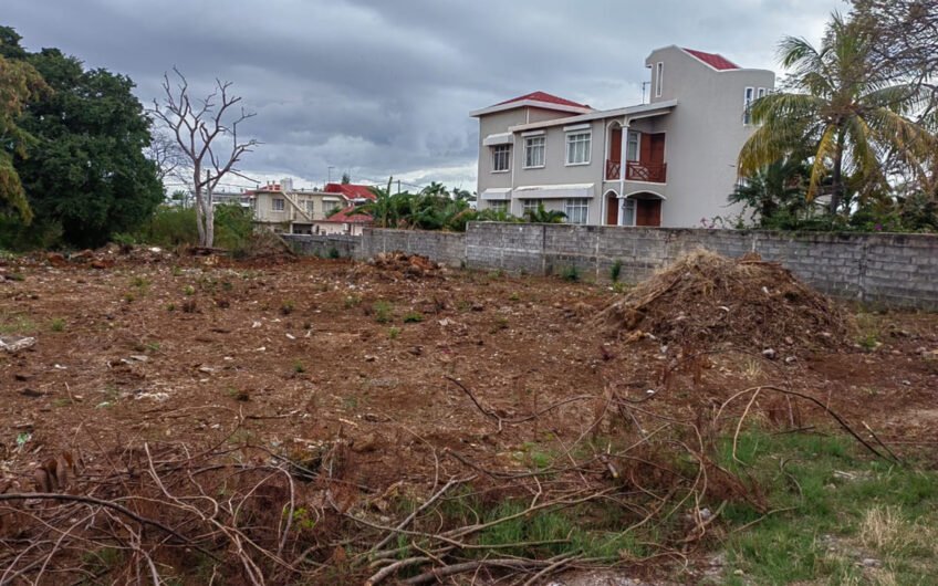 For sale residential plot of land of 25 Perches at Avenue Bounty, Albion.