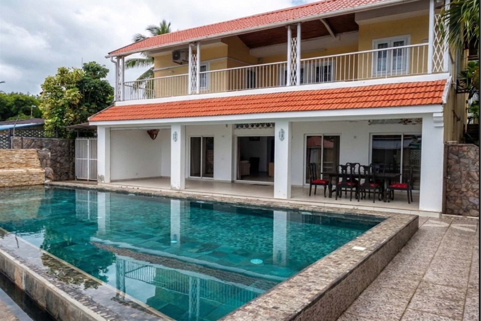 For sale beautiful beachfront villa of 4 bedrooms at Baie du Tombeau