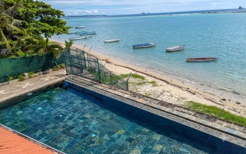 For sale beautiful beachfront villa of 4 bedrooms at Baie du Tombeau