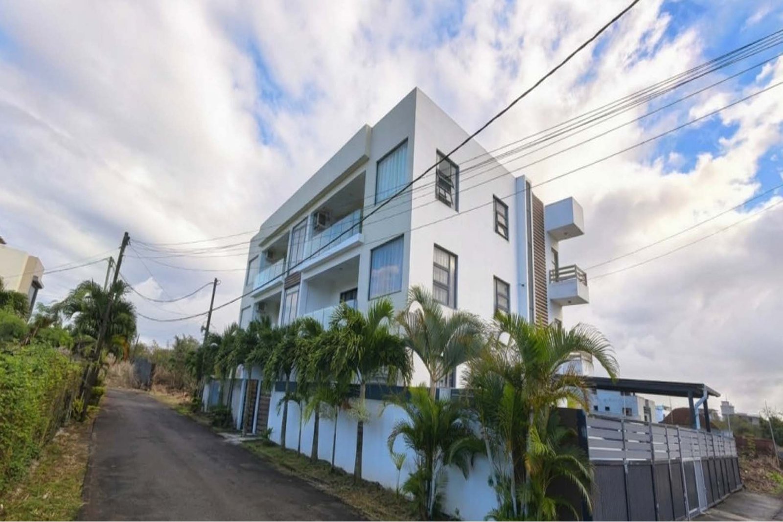 Beautiful fully furnished apartment of 124.10m2 for sale at Morcellement Sagittaire, Mont Choisy.